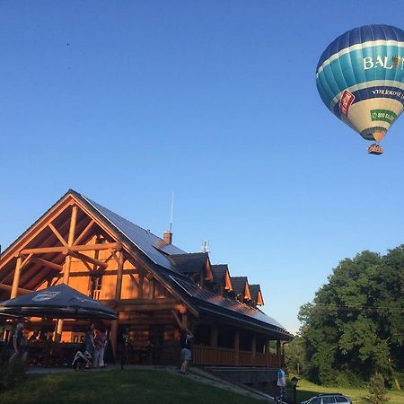 Hotel Baloncentrum Břestek Zewnętrze zdjęcie